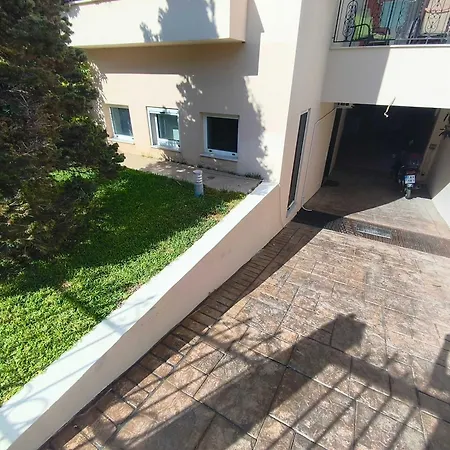 Lovely Close To The Center פאטרה