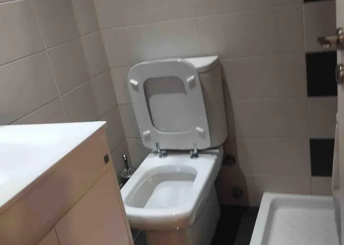 Lovely Close To The Center 파트라